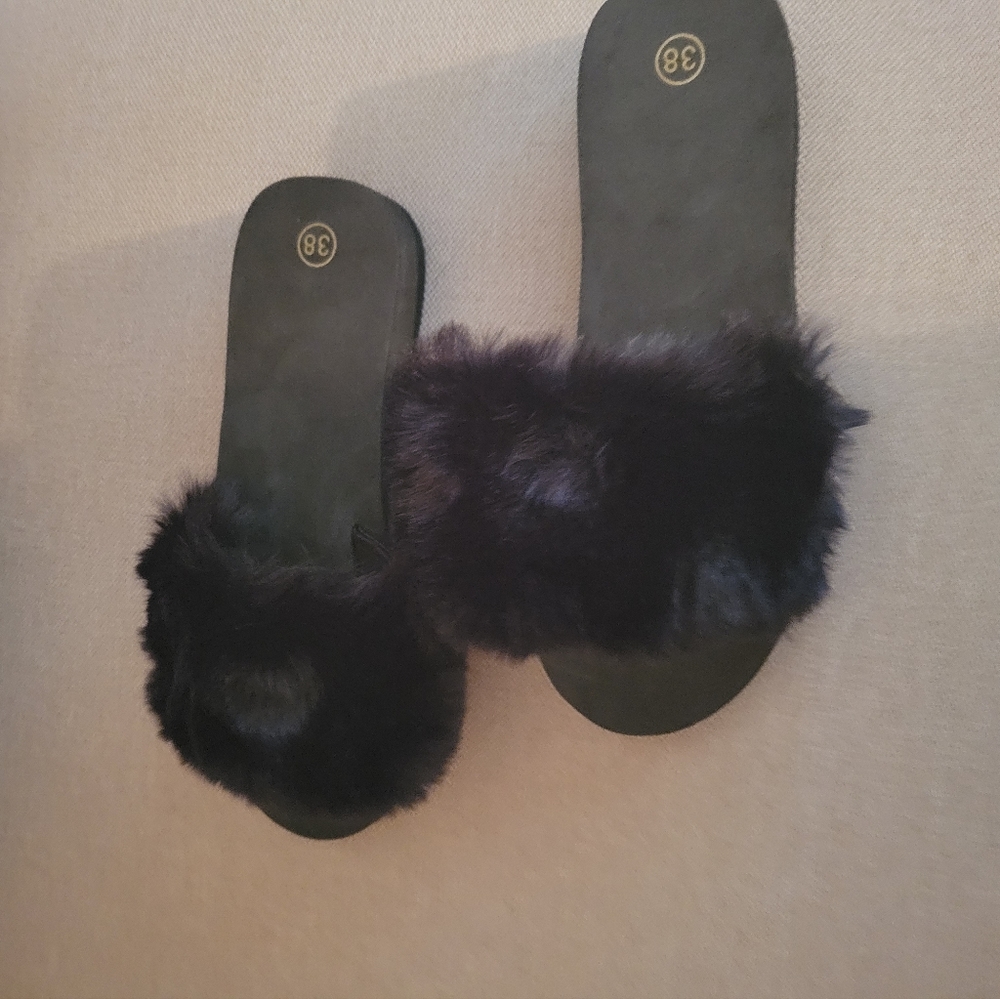 Fluffy Slippers - Picture 2 of 4
